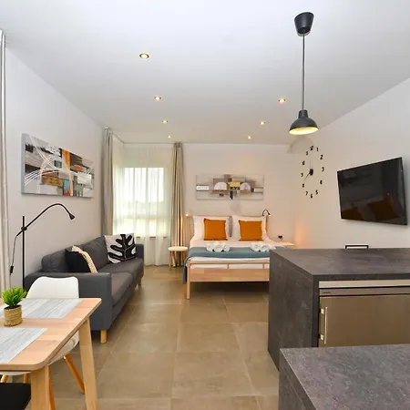 Black & White * Bale