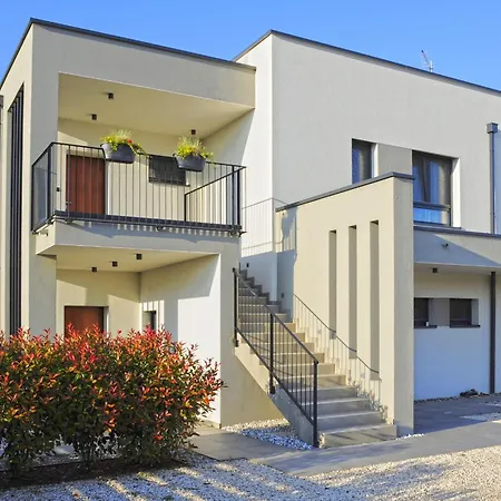 Apartman Black & White *