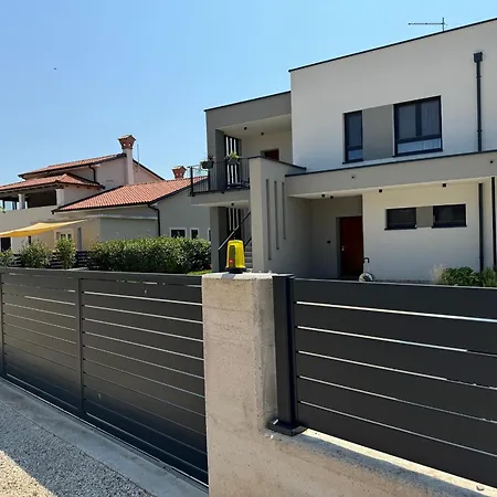 Apartman Black & White