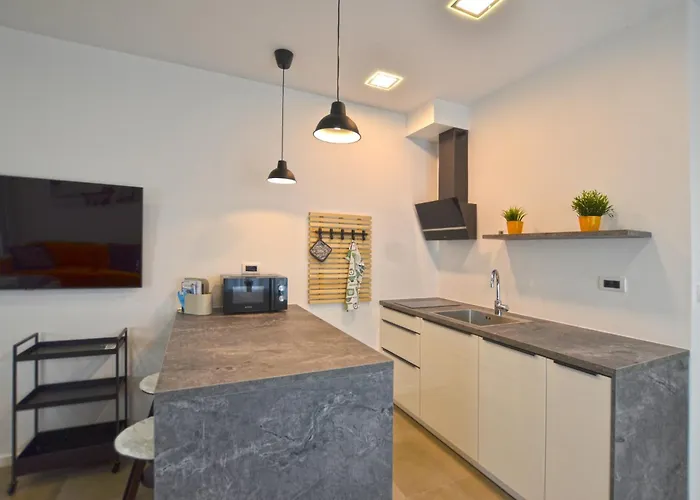 Apartman Black & White Bale