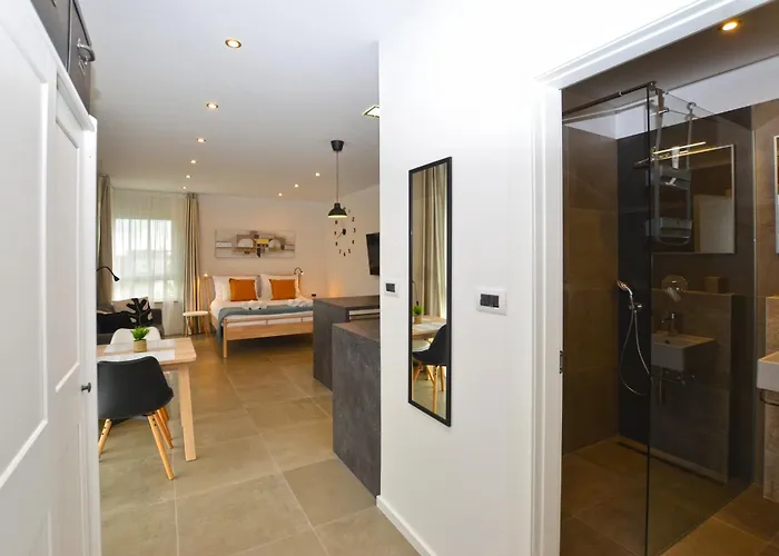 Black & White Apartman Bale