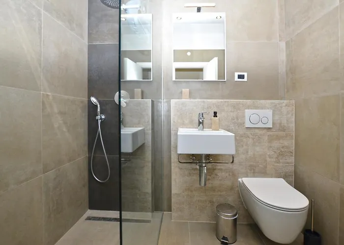 Black & White * Bale