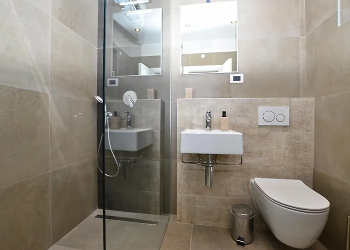 Black & White Apartman Bale