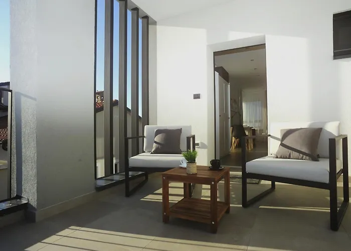 Black & White Apartman Bale