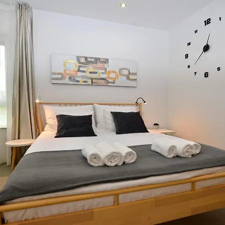 Black & White Apartment Bale