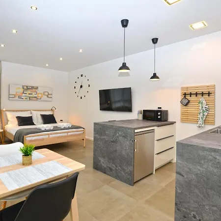 Black & White Apartment Bale