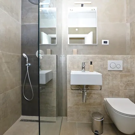 Black & White * Bale