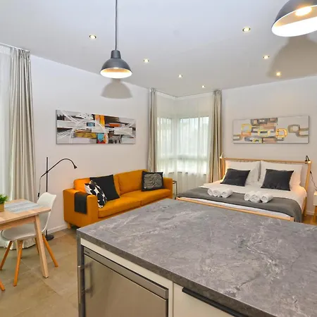 Black & White Apartment *