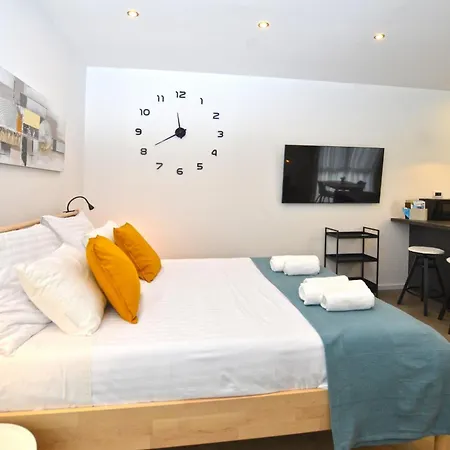 Black & White Apartment *